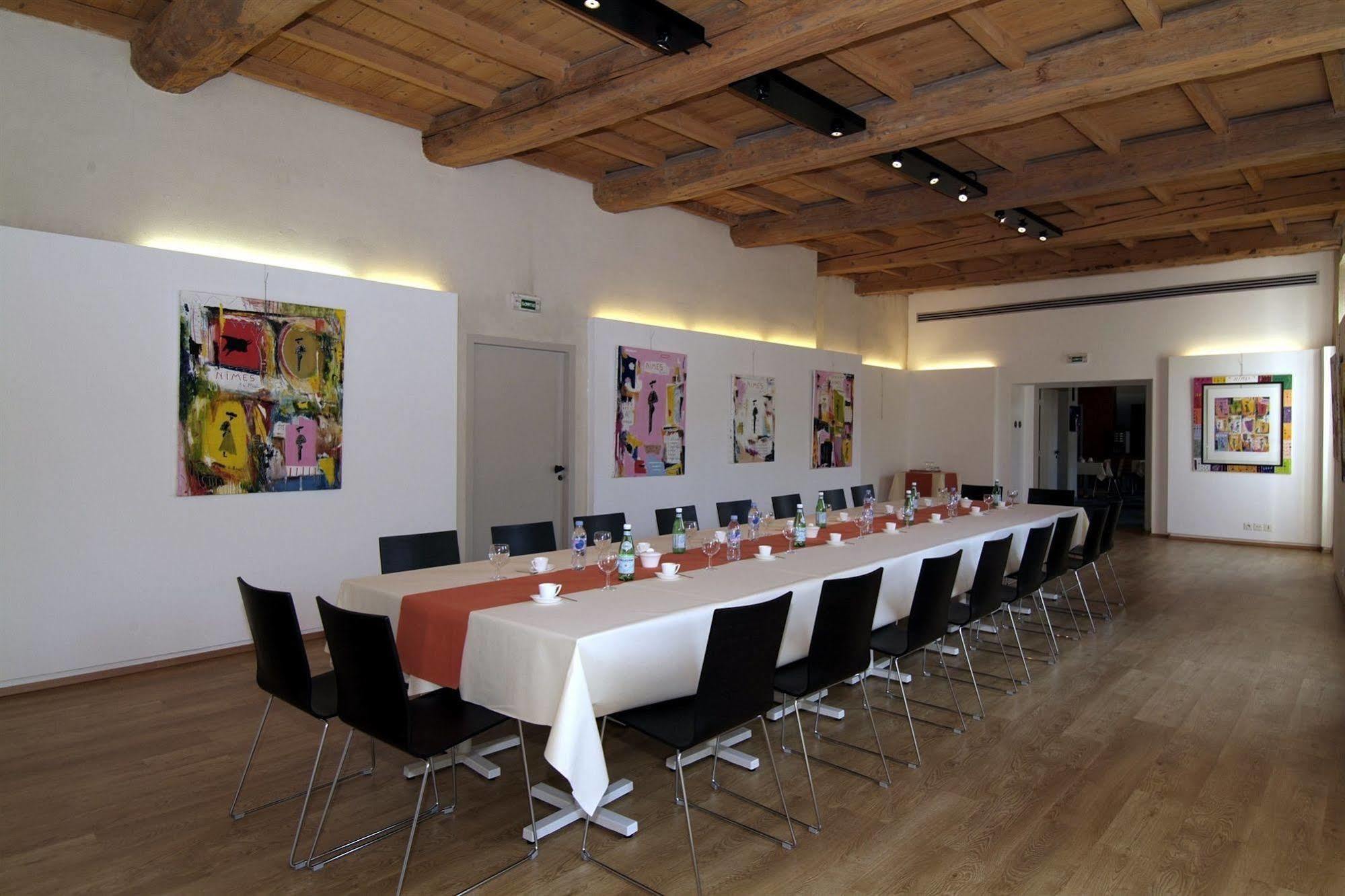 Odalys City Nimes Le Cheval Blanc Bagian luar foto